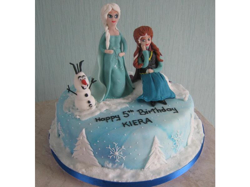Frozen Characters on top of sponge cake